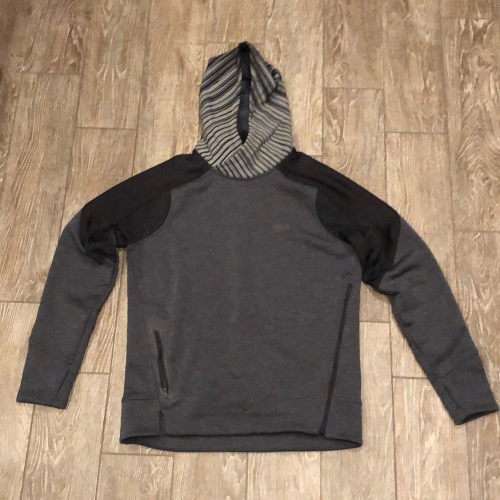 Oakley Performance Jacket. Size M. Barely Worn.